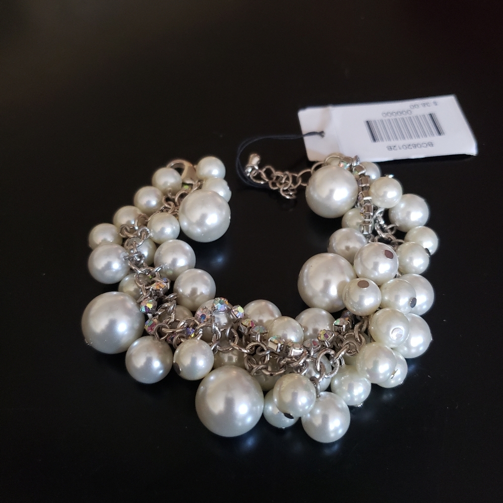 Pearl beaded clasp necklace